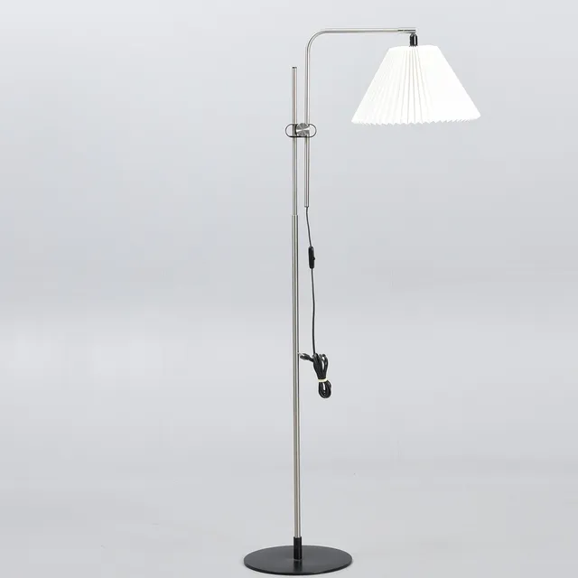 LE KLINT. Gulvlampe, model 321. Michael Bang, 1970'erne.