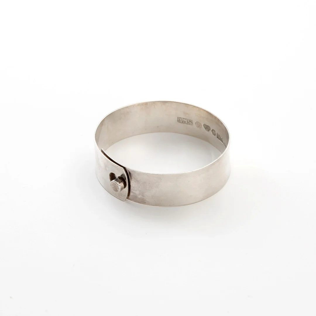 ARVO SAARELA. 1911-1982. Silverarmband, signerat, 1977. — Jewellery — Auktionsverket Engelholm