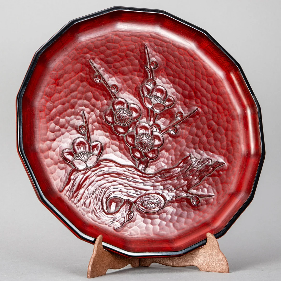 Kamakura-bori Tablett, Azumaya, Kamakura, Japan, Shōwa-Zeit. — Asiatica — Stockholms Auktionsverk Hamburg