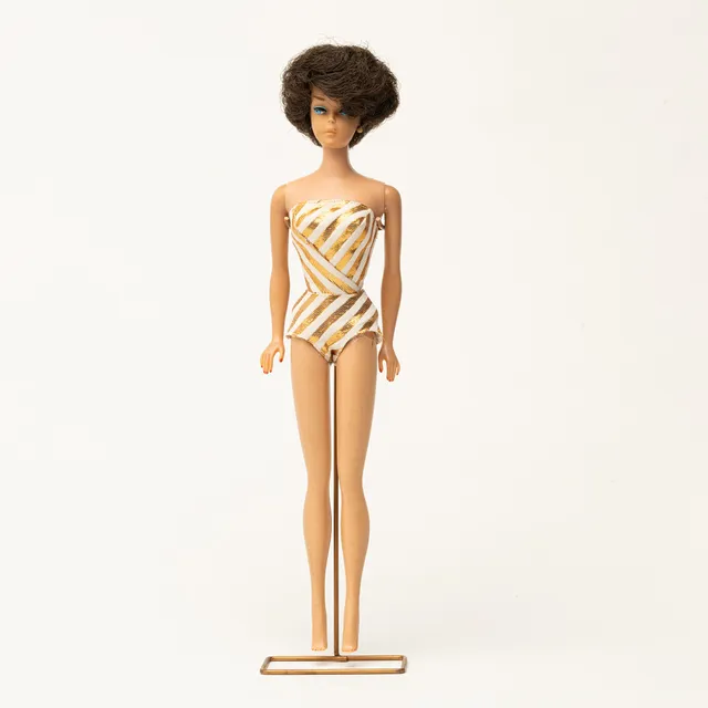 MATTEL INC, "Barbie", brunette bubble cut med originalkartong, 1960-tal.
