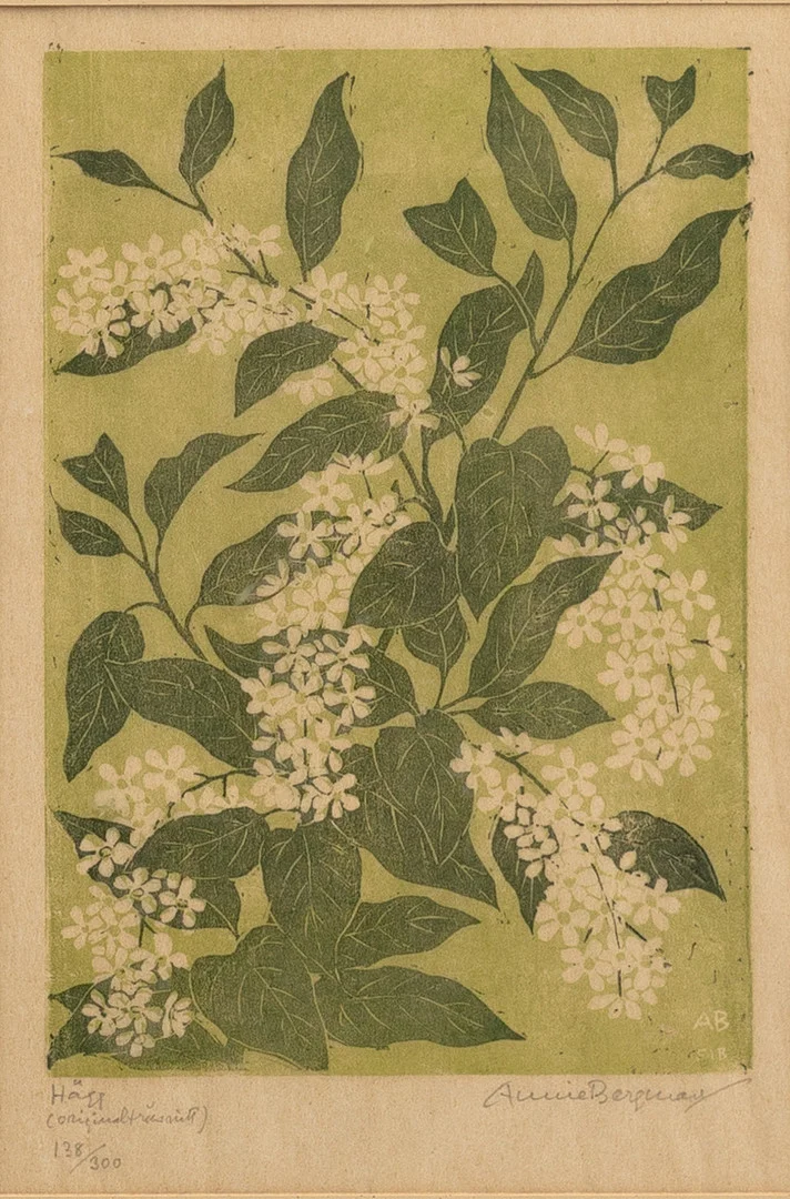 ANNIE BERGMAN (1889-1987). "Hägg#, Träsnitt, numrerat och signerat, 138/300. — Engravings & Prints — Auktionshuset Kolonn