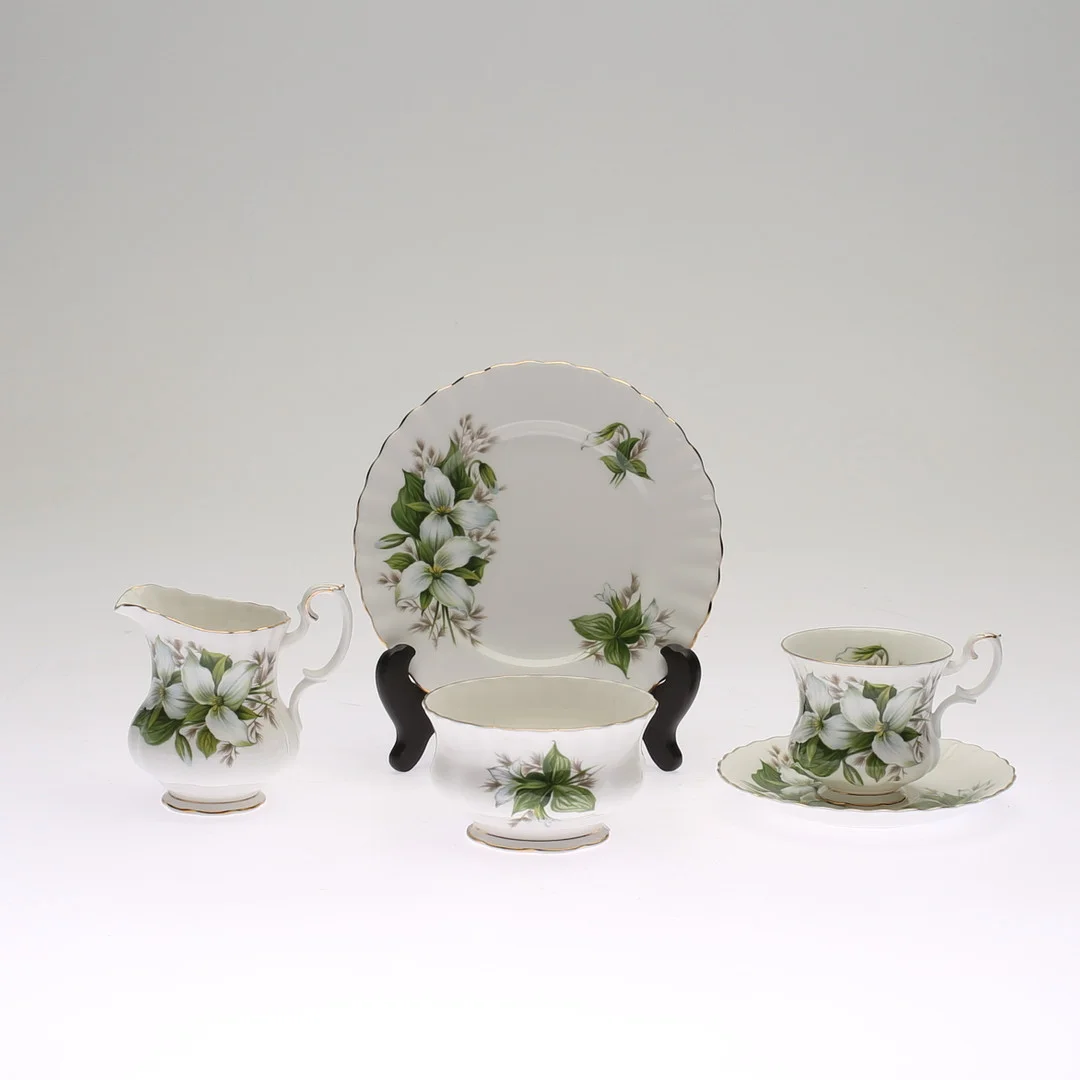KAFFESERVIS, 31 delar, "Trillium", Royal Albert, England. — European — Gomér & Andersson Norrköping