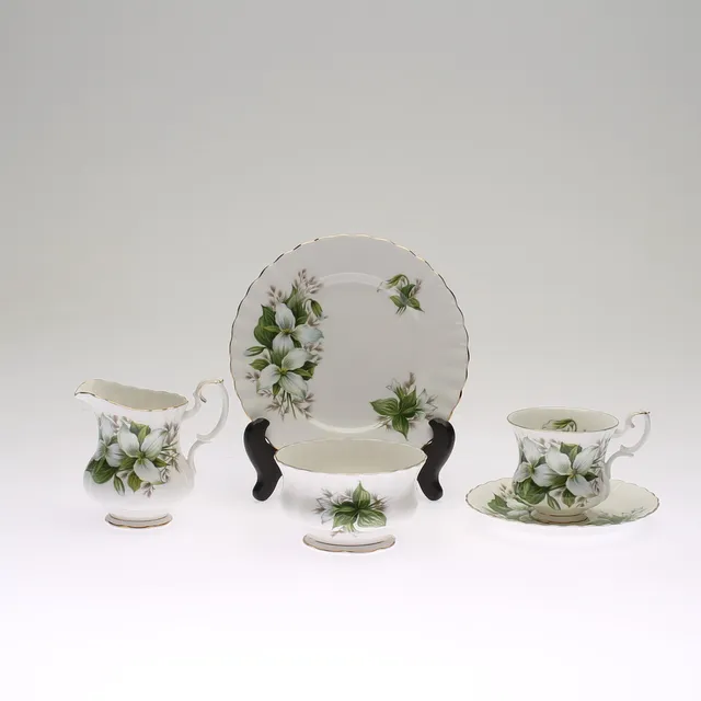 KAFFESERVIS, 31 delar, "Trillium", Royal Albert, England.