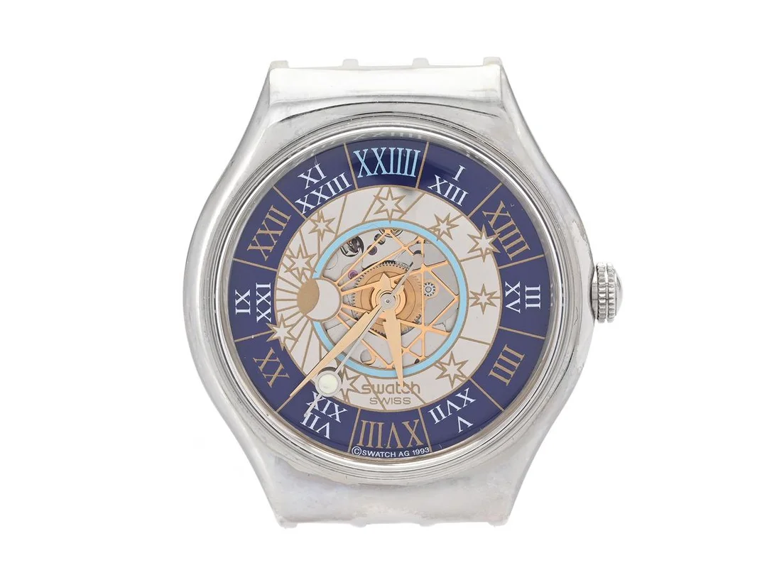SWATCH, Special, Tresor Magique, Cal ETA 2840, Ref nr. SAZ101, Nr. 00227/12999, herrur, 36 mm, platina, automatisk, plexiglas, glasbaksida, integrerat läderband, originalspänne i stål, ca 1993, specialbox i metall, ytterkartong. — Klockor/Swatch — Kaplans