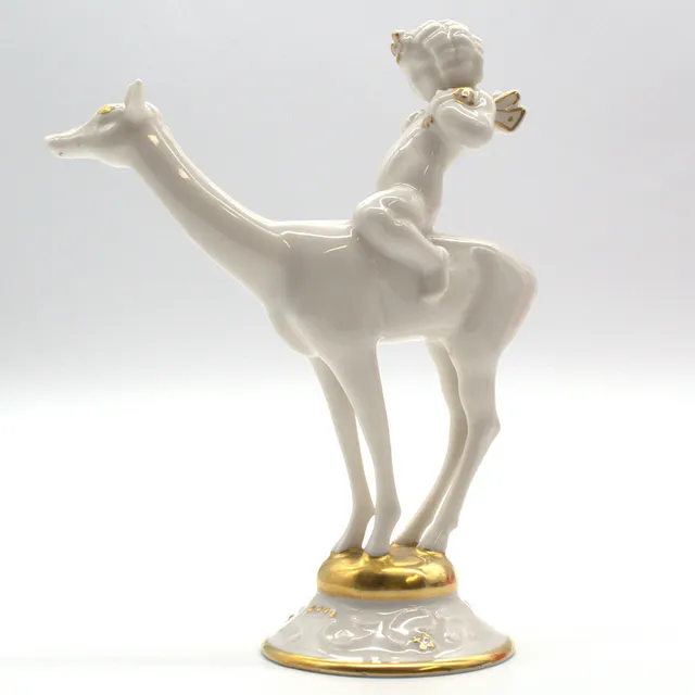 KARL TUTTER. FÜR HUTSCHENREUTHER "IDYLL" PUTTO AUF REH REITEND, GOLD DETAILS, ART DÉCO, DEUTSCHLAND.