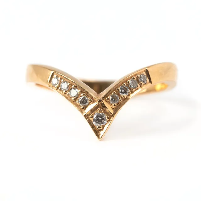 RING, 18K guld med totalt nio diamanter 0.11 ct, BA Konstgjuteri, Stockholm, 2000.