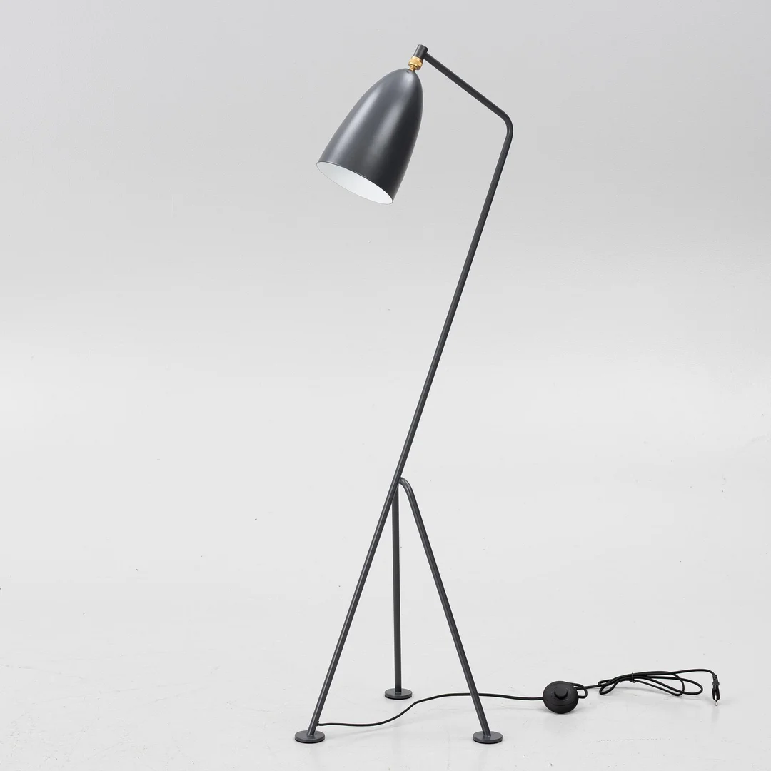 Greta Magnusson Grossman, golvlampa, "Gräshoppan", GUBI, Danmark. — Bukowskis