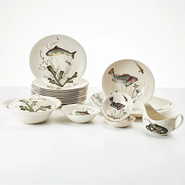 JOHNSON BROS. "Fish", servis, 19 delar, flintgods med havs- och fiskmotiv, England.