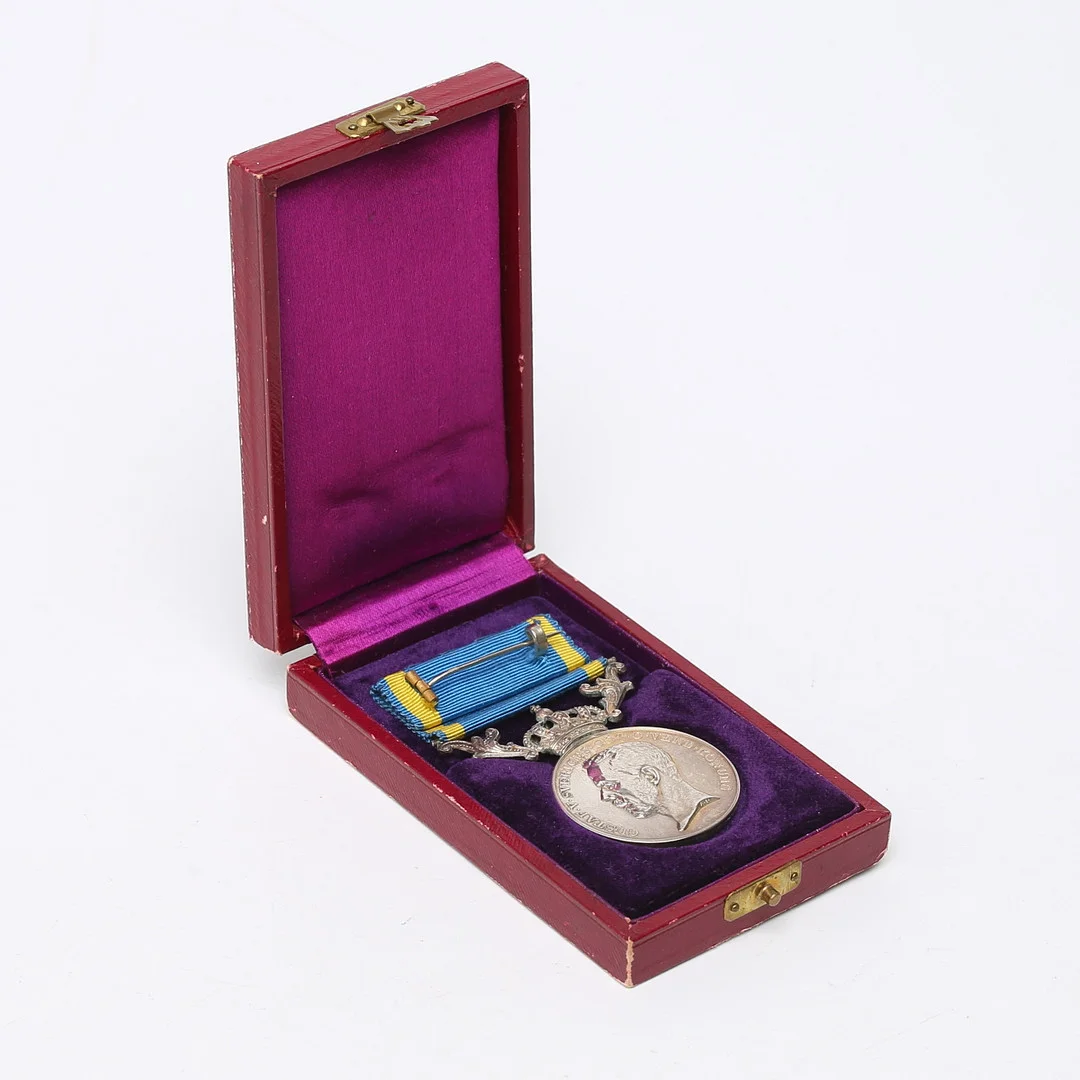 SILVERMEDALJ, "För nit och redlighet i rikets tjänst", daterad 1934. Ca 19 gram. — Orders & Medals — Auktionshuset Kolonn