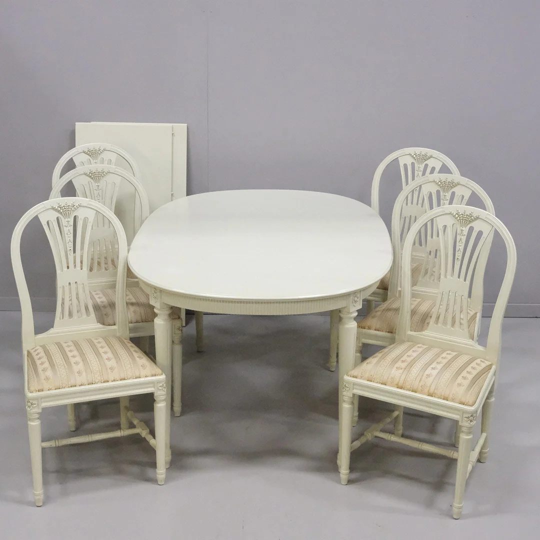 MATGRUPP. GUSTAVIANSK STIL. SJU DELAR. — Dining room furniture — Björnssons Auktionskammare