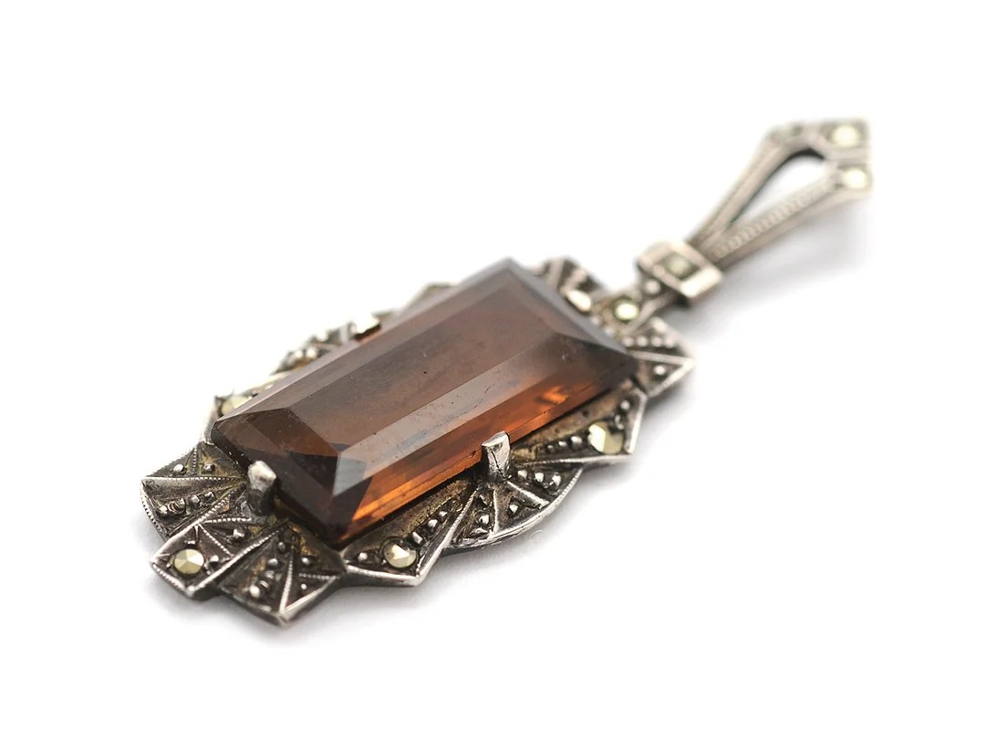 HÄNGE, silver, glas och markasiter, längd 4,2 cm. — Smycken/Hänge — Kaplans