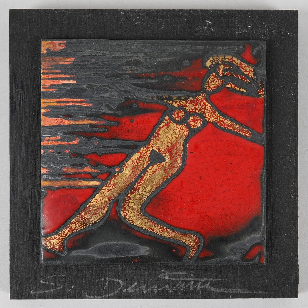 SUSANNE DEMÅNE. Emaljerad plåt, figurkomposition, signerad. — Other — Ekenbergs Auktioner