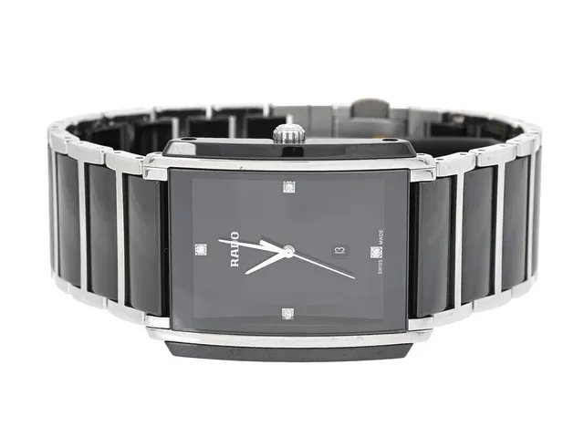 RADO, Integral Diamonds, Serie nr. 16559193, Ref nr. R20206712, Boett nr. 212.0206.3, herrur, 31 x 33,5 (41) mm, high-tech ceramica, quartz, safirglas, datum, diamanter på urtavlan (4 st. 8/8), integrerad originallänk, viklås (titan), Ref nr. 05074, cert, september 2023, box, ytterkartong.