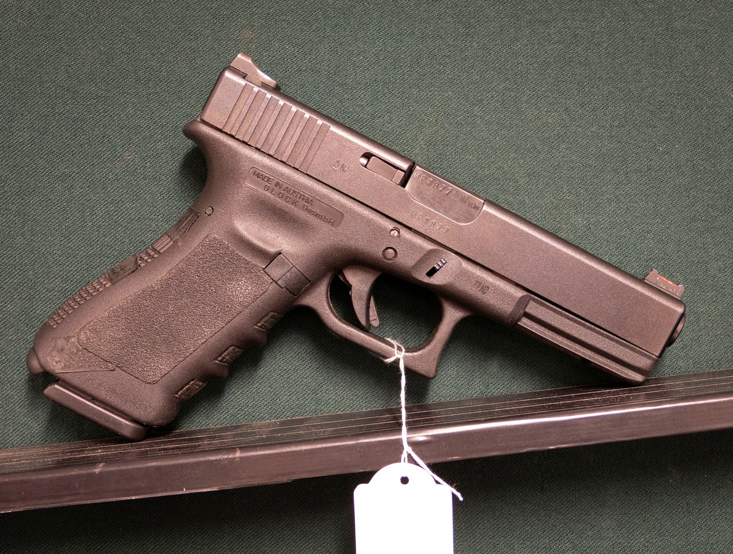 Glock 17 Kaliber 9x19. Tillv.nr. HPX877. — Pistols — Mauritz Widforss