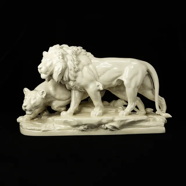 MAX HERMANN FRITZ. "Lion and lioness", figurin, porslin, Rosenthal, Tyskland, formgiven 1934.