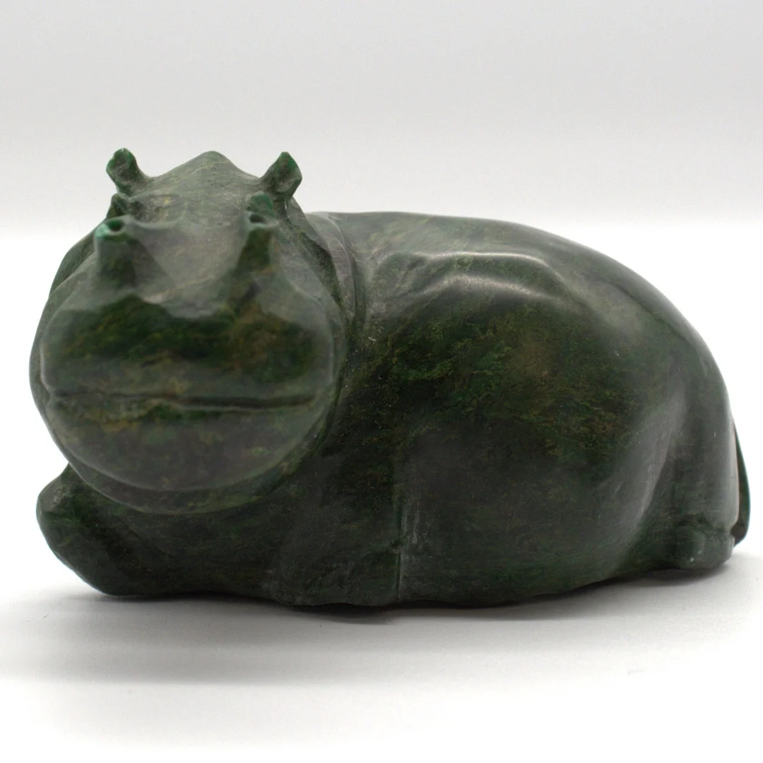 MALACHIT, SKULPTUR, ALS PLASTISCHES NILPFERD, HANDGESCHNITZT 20. JAHRHUNDERT. SHONA-ART. — Sculptures & Bronzes — Kunst- und Auktionshaus Kleinhenz