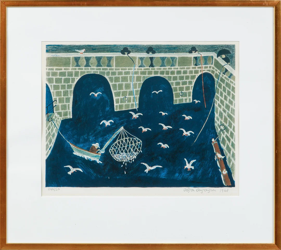 GÖSTA GUSTAVSON. Fiskare och måsar, färglitografi, signerad och numrerad 240/350. — Engravings & Prints — Göteborgs Auktionsverk
