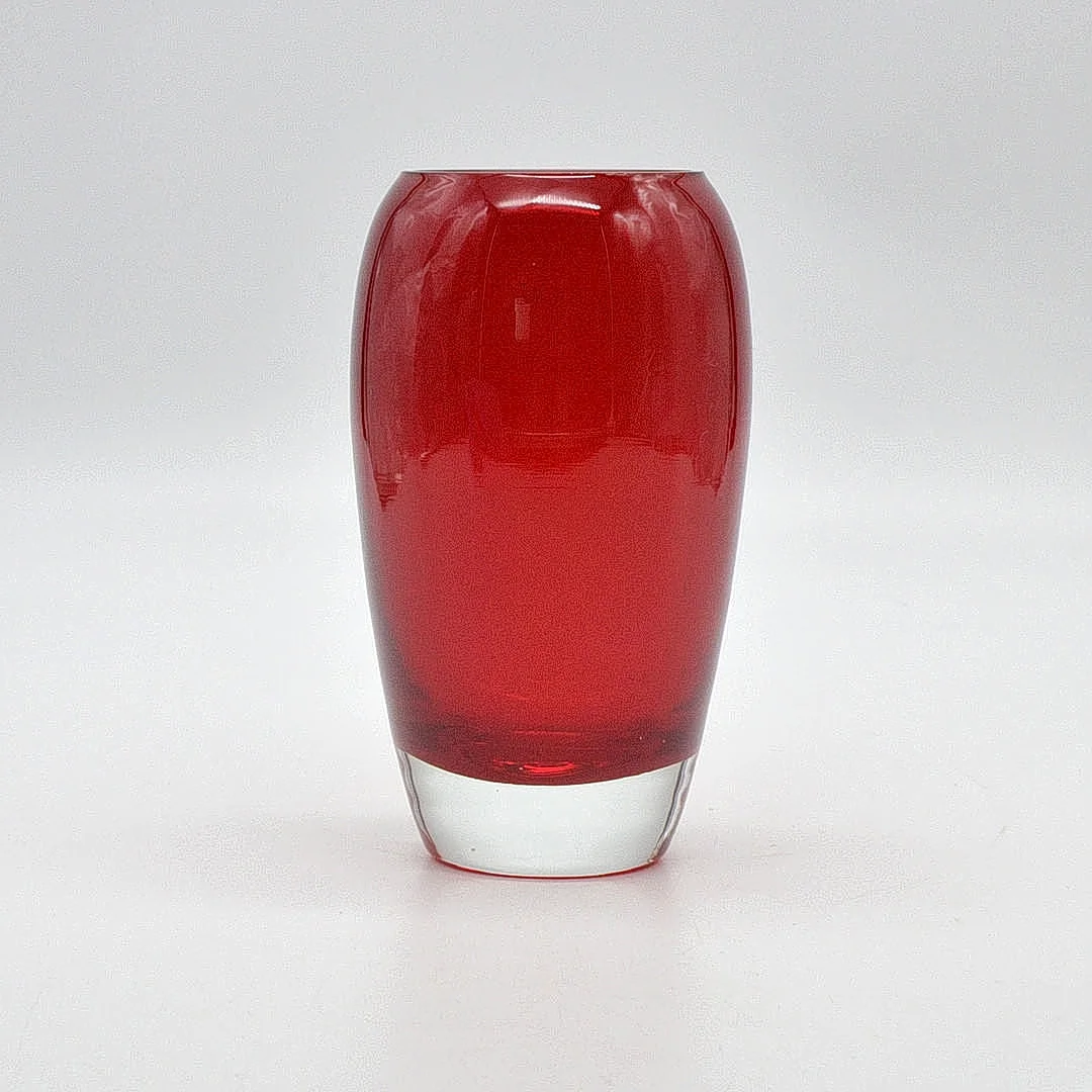 DESIGNER GLASVASE, ROT UND TRANSPARENT, VINTAGE AB 1960, SKANDINAVISCH. — Art glass — Kunst- und Auktionshaus Kleinhenz