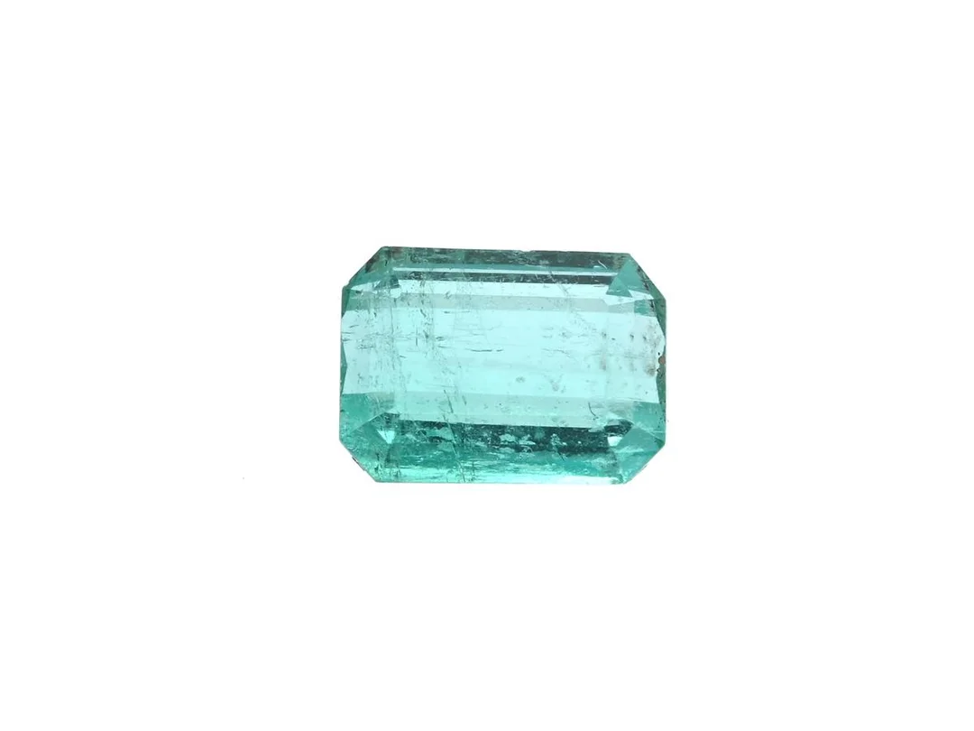 SMARAGD, smaragdslipad, 1,41 ct, 7,58x5,65x3,79 mm, nagg. — Ädelstenar/Smaragder — Kaplans