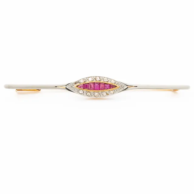 Brosch, 18K guld med rosenslipade diamanter och rubiner.