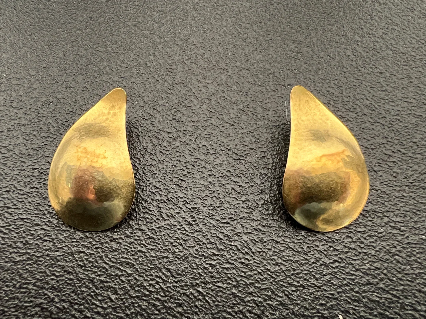 Ursula Dörner, Vintage Ohrclips, 585er, Tropfenform. — Earrings — Stockholms Auktionsverk Düsseldorf/Neuss
