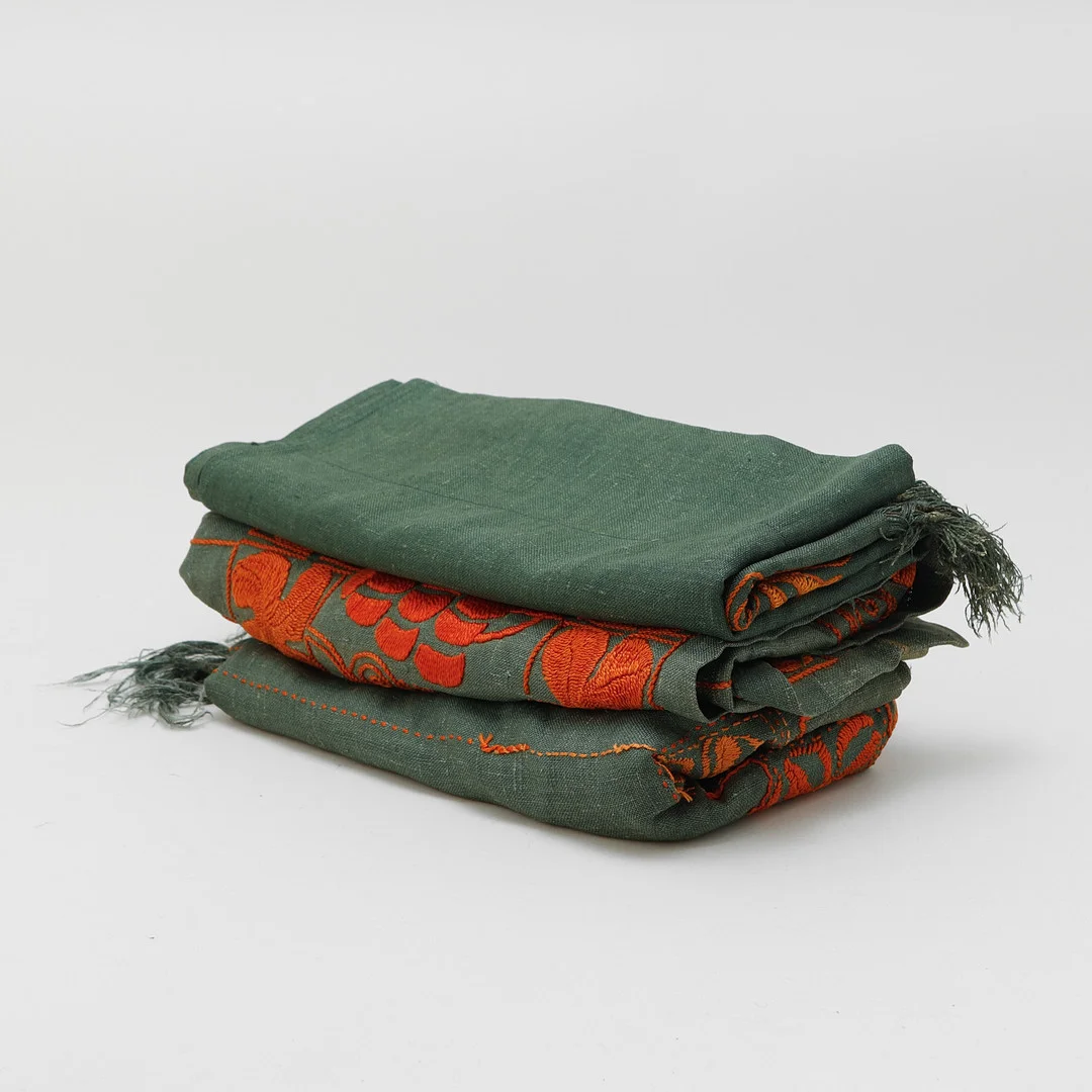 GARDINLÄNGDER, 2 st, jugend, 1900-talets början. — Textiles — Göteborgs Auktionsverk