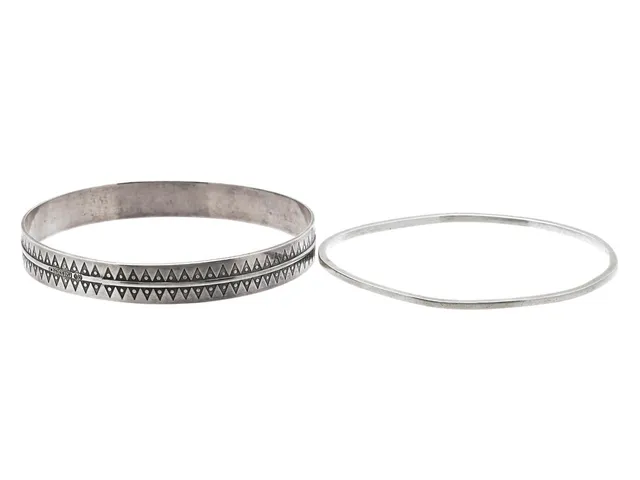 KALEVALA KORU, 2 st armringar, sterlingsilver, Finland, innermått ca 19 cm, vikt 29,5 g, gravyr, bucklor.