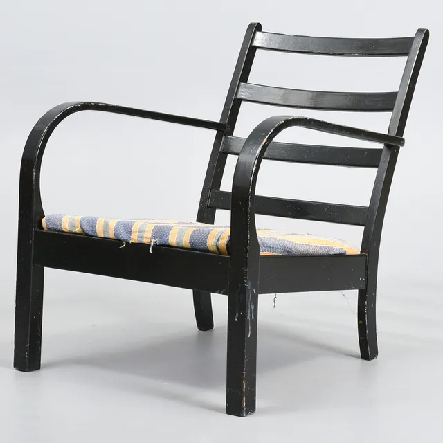 FRITS SCHLEGEL. LÆNESTOL, fremstillet hos Fritz Hansen. Danmark, formgivet 1930-40'erne.