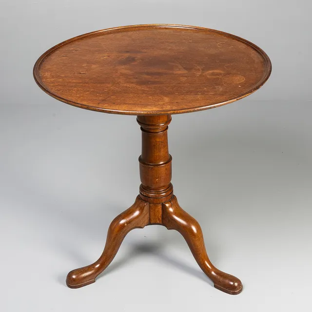A 19TH CENTURY MAHOGANY SUPPER TABLE.
