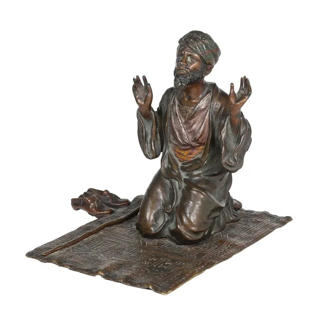 FRANZ BERGMAN, AUSTRIAN (1861-1936) A COLD PAINTED BRONZE MODEL OF AN ARAB AT PRAYER.