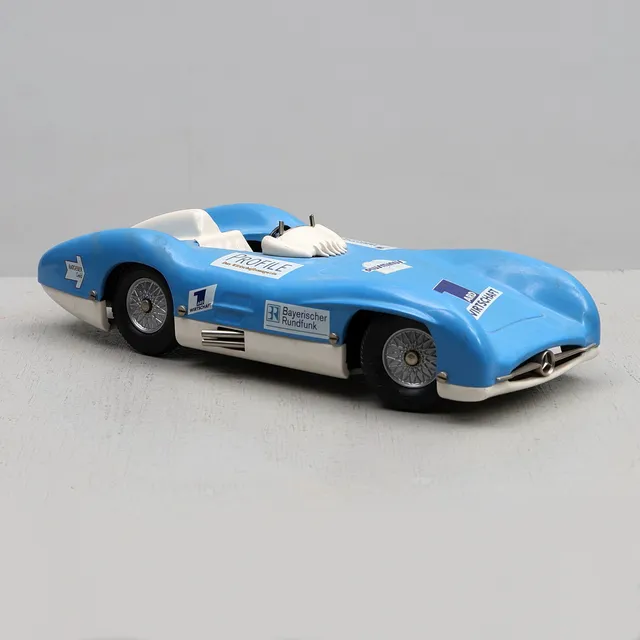 LEKSAKSBIL, Märklin 1947, Mercedes-Benz tävlingsbil, plåt, urverksdriven.