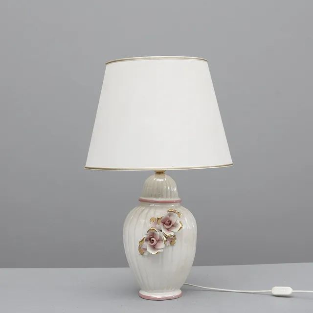 BORDSLAMPA, porslin.