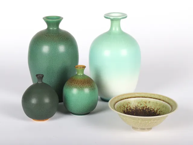 Kjell Bolinder. Four vases and bowl of glazed stoneware. (5)