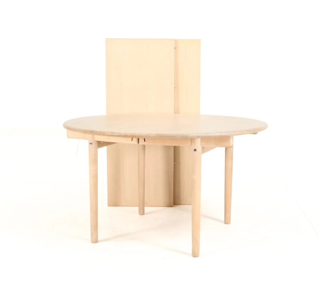 Hans J. Wegner for PP Møbler. Circular dining table, solid maple — Furniture/Dining tables, dining room furniture — Lauritz