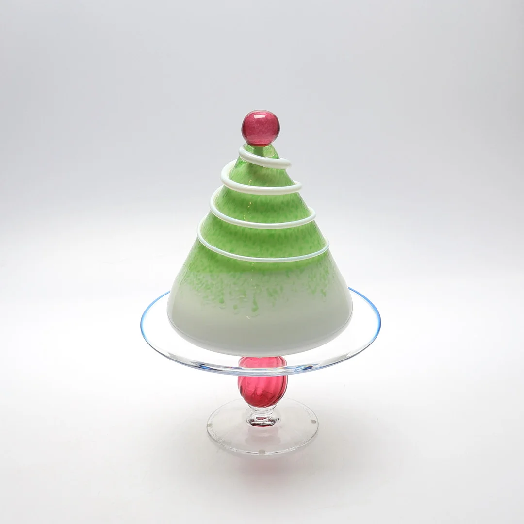 ANNA ÖRNBERG. Skulptur, glas, "Tårta på fat", Strömbergshyttan, signerad. — Art glass — Gomér & Andersson Jönköping