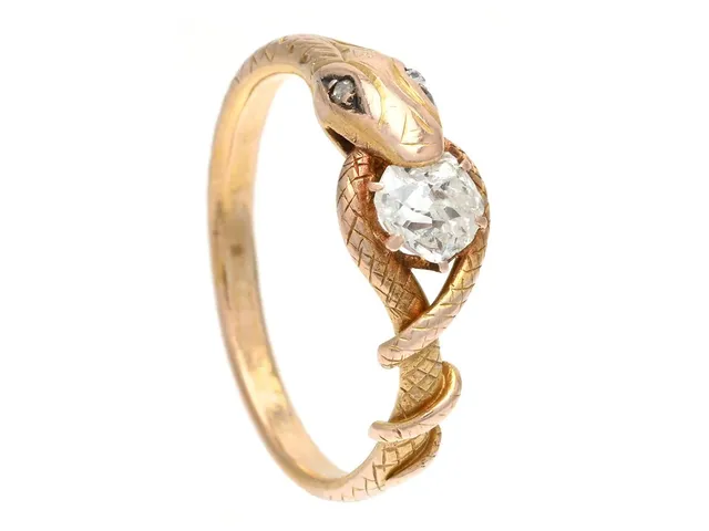 ERIK KOLLIN, ring, 14K guld, gammalslipad diamant, rosenslipade diamanter, St Petersburg 1885-1899 , stl 18 mm, vikt 3,2 g, mittstenen med stora skador.