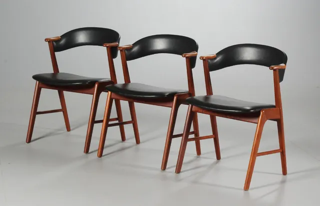 Dansk møbelproducent. Sæt på tre armstole, teak sort skind/skai 1960erne(3)