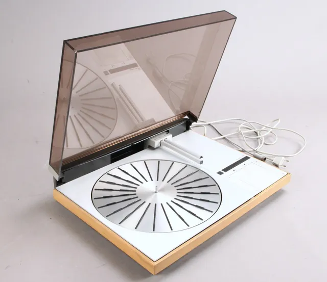 Jacob Jensen for Bang & Olufsen. Beogram 4000 tangential turntable