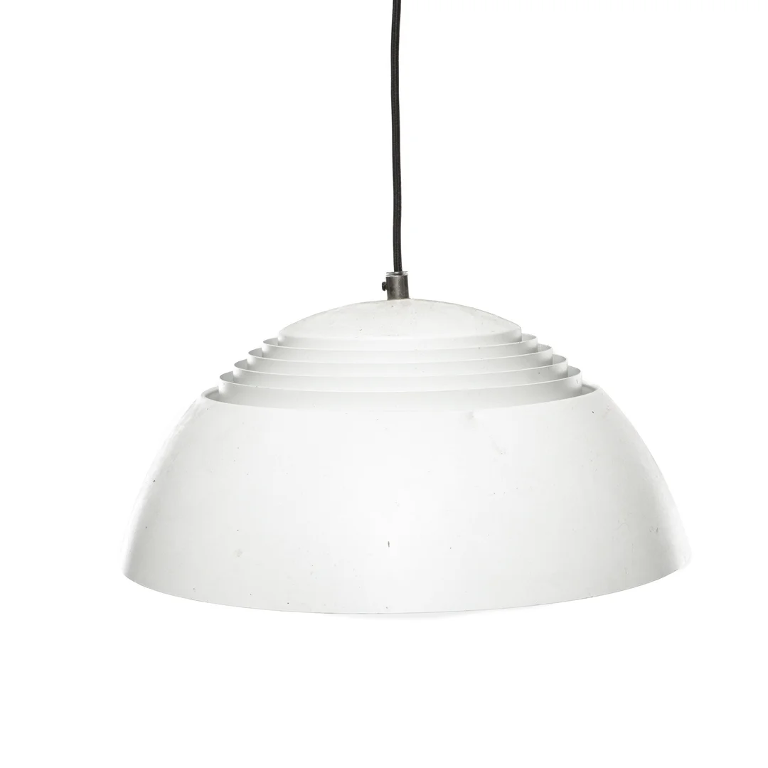 Arne Jacobsen for Louis Poulsen. AJ Royal pendant lamp — Lamps and lighting/Pendant lights — Lauritz