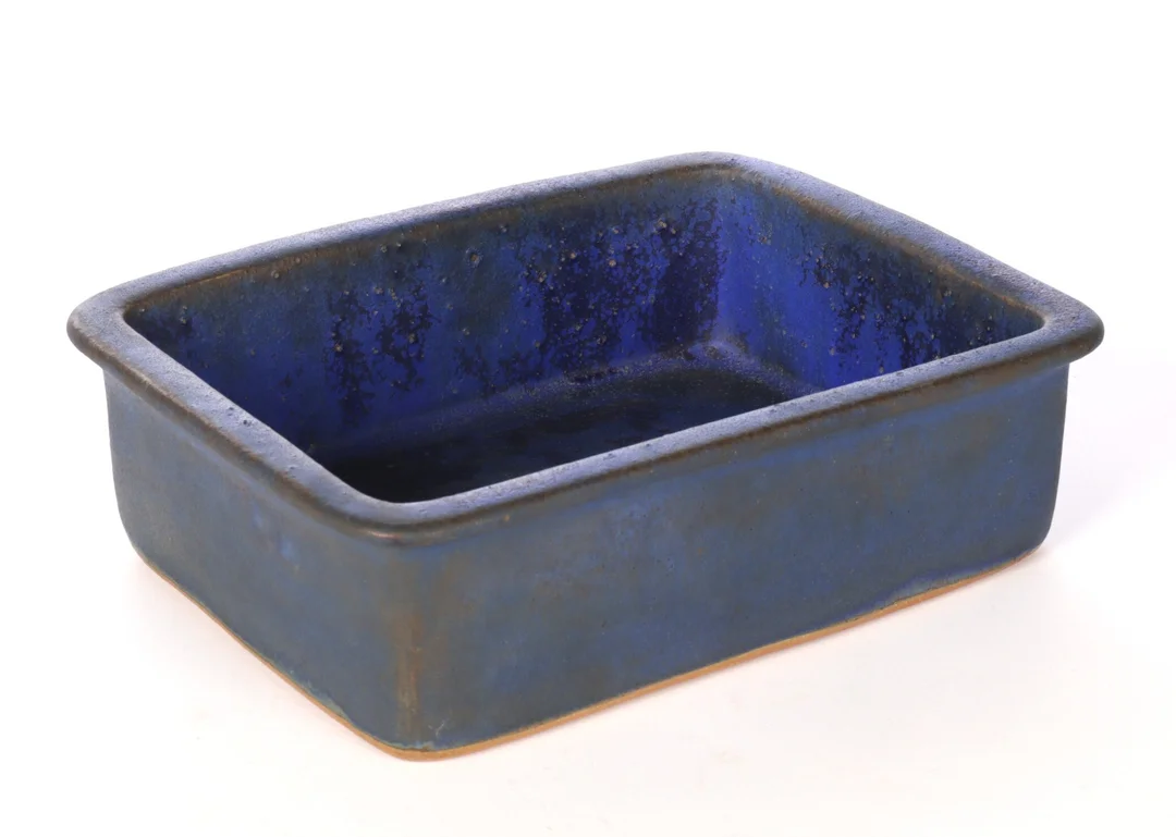 Christian Poulsen. Four-sided stoneware bowl with blue glaze — Glass, porcelain and ceramics/Vases, bowls, dishes — Lauritz