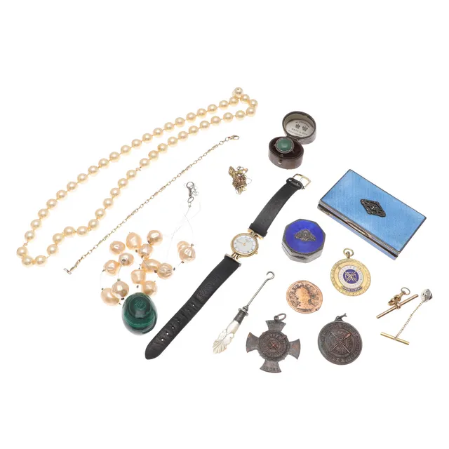 ASSORTED COSTUME JEWELLERY.