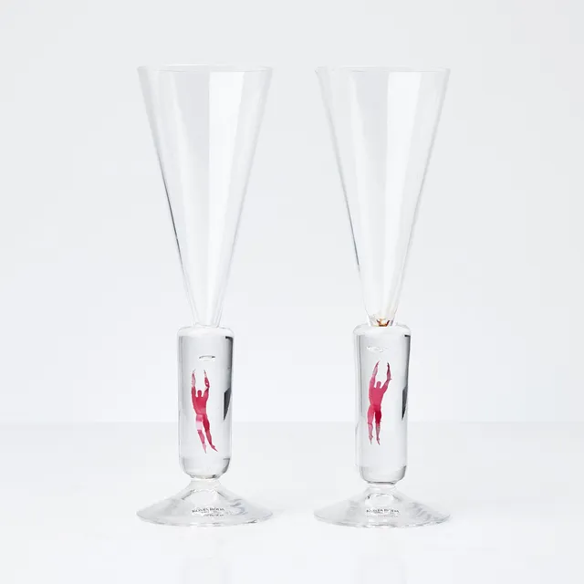 BERTIL VALLIEN. "Millenium", champagneglas, ett par, Kosta Boda, signerade Kosta Boda B Vallien 99836/21546 respektive 99836/21545, i originalförpackning.