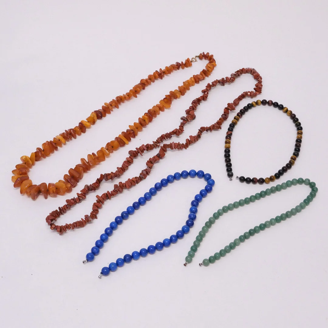 COLLIER, FEM DELAR, VARAV TRE KOMPATIBLA MED OLE LYNGGAARD LÅS. — Necklace — Björnssons Auktionskammare