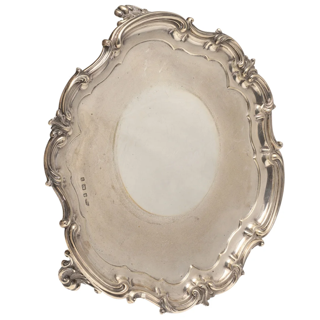 A LATE VICTORIAN/EARLY EDWARDIAN SILVER SALVER. — Silver — Lawrences Auctioneers