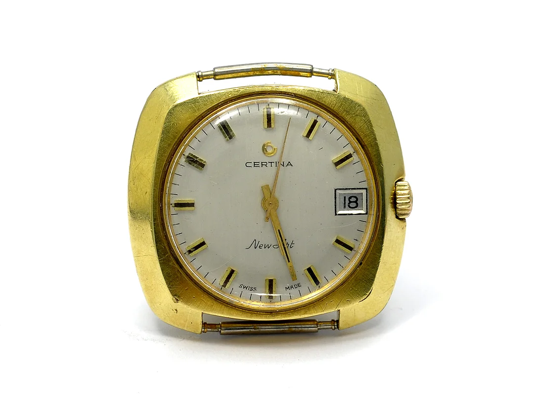 CERTINA, New Art, Serie nr. 8083274, Ref nr. 5305.213, herrur, 37 x 31,5 mm, doublé, manuell, plexiglas, datum, skadad urtavla, defekt, skadad boett, ca 1969. — Klockor/Certina — Kaplans