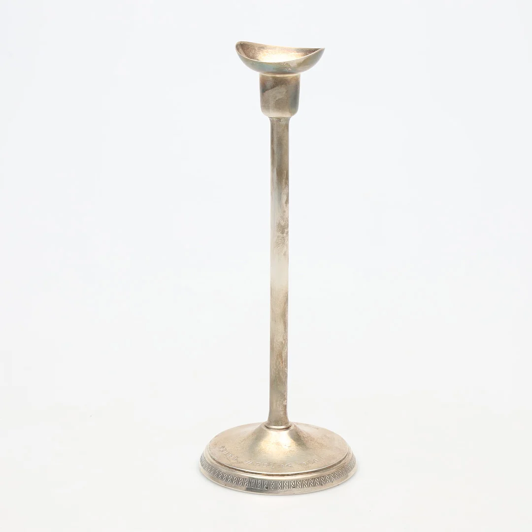AINAR AXELSSON. LJUSSTAKE, silver, bruttovikt ca 192 gram. — Silver — Borås Auktionshall