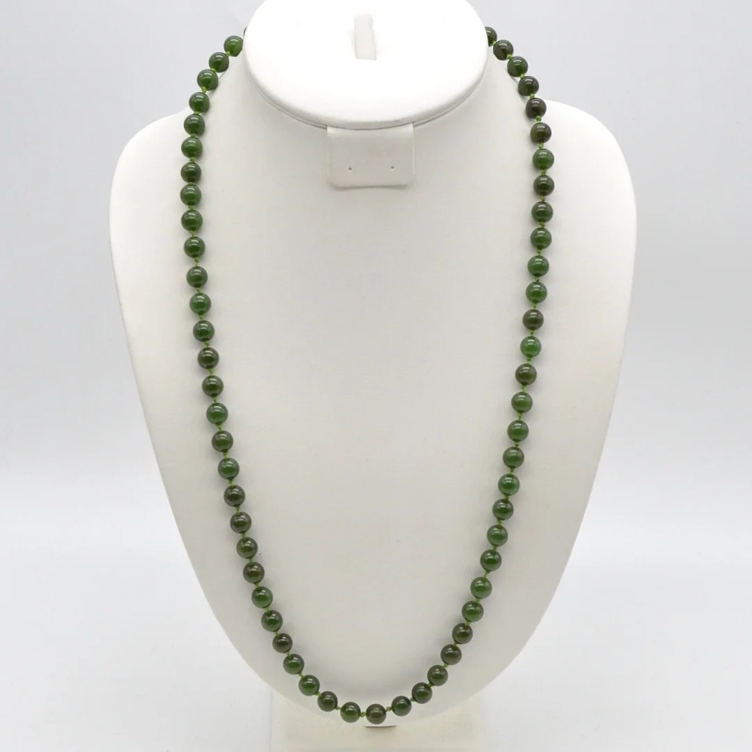 EDELSTEINCOLLIER AUS JADE, EINZELN GEKNÜPFT, VINTAGE, CA. 70 CM. — Necklace — Kunst- und Auktionshaus Kleinhenz