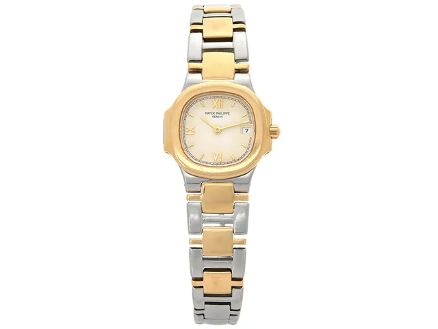 PATEK PHILIPPE, Nautilus, Cal E19 C, Serie nr. 1532327, Ref nr. 4700/51, Boett nr. 2894472, damur, 24,5 x 24,5 (27) mm, stål/guld, quartz, safirglas (repor), datum, integrerad originallänk (stål/guld), viklås, servad augusti 2019, ca 1995.