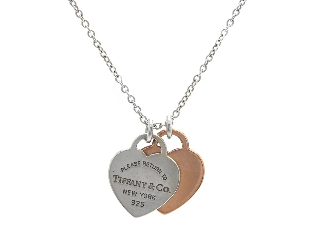 HÄNGE/KEDJA, TIFFANY & CO, sterling silver, två hjärtan, längd 40cm, smyckespåse, originalask. — Smycken/Hänge med kedja — Kaplans