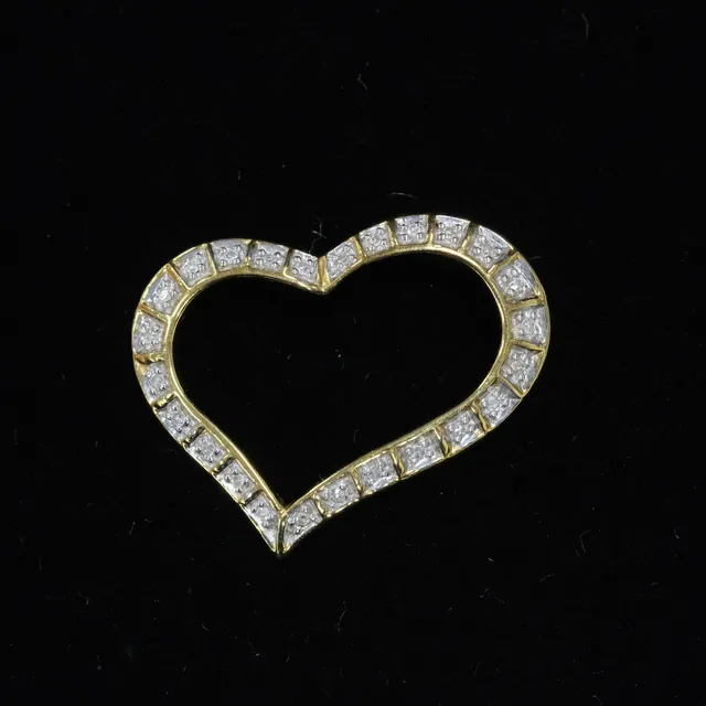 HÄNGE MED DIAMANTER, 18K GULD, I FORM AV HJÄRTA.